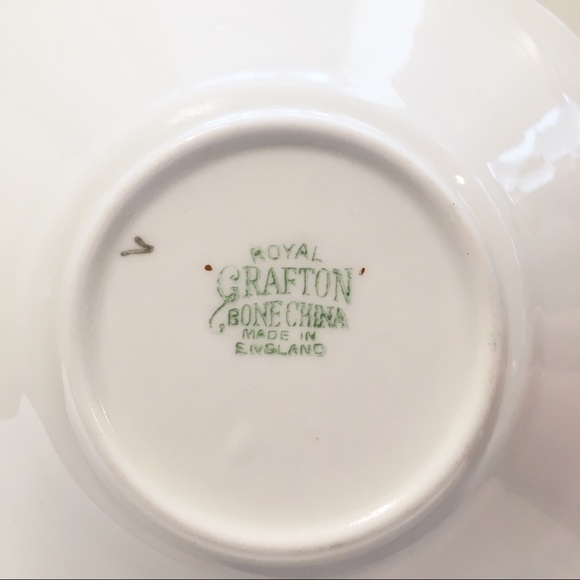 Vintage Royal Grafton Bone China Tea Cup & Saucer Made in England Floral Design - Picture 3 of 9